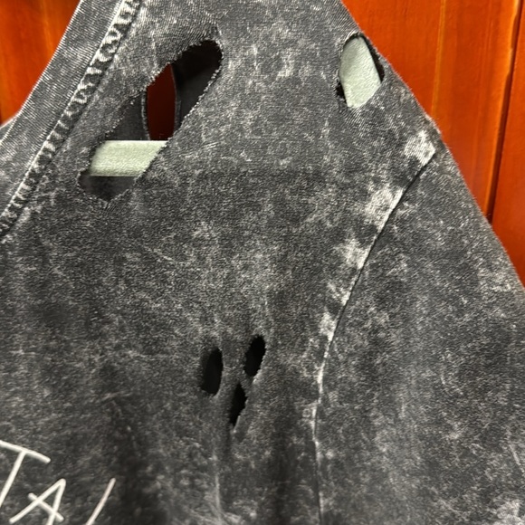 Short-sleeved T-shirt with Graphic Design - Picture 3 of 4